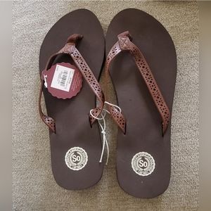Women's cut-out flip-flops